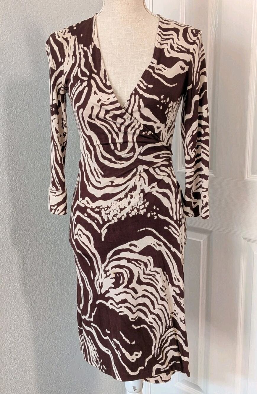 Diane Von Furstenberg Vintage ReIssue Julian Wrap Dress Brown White Gilmore Sz 6
